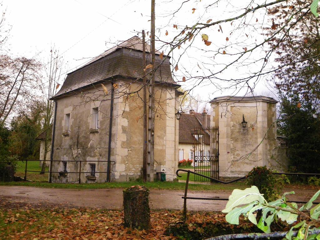 La Petite Varenne Turny Buitenkant foto